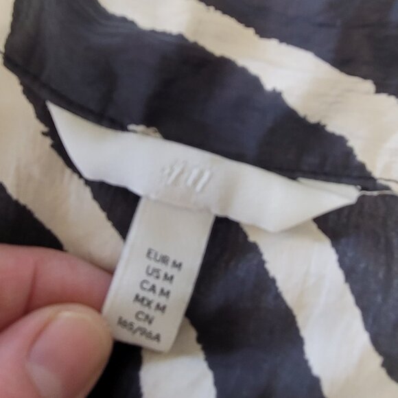 H&M Womens Crop Animal Print Lightweight Blouse Wrap Around Sz M Brown - Picture 8 of 10